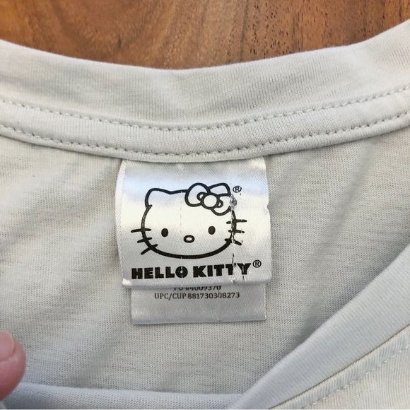 Hello Kitty Oversized Crop Top Graphic Gray T Shirt. - Picture 3 of 11